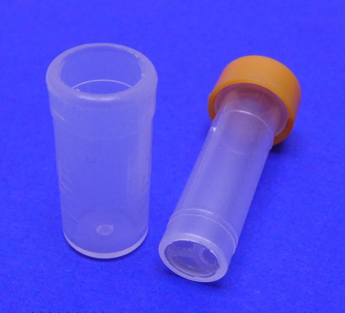 Vial mit Filtereinsatz